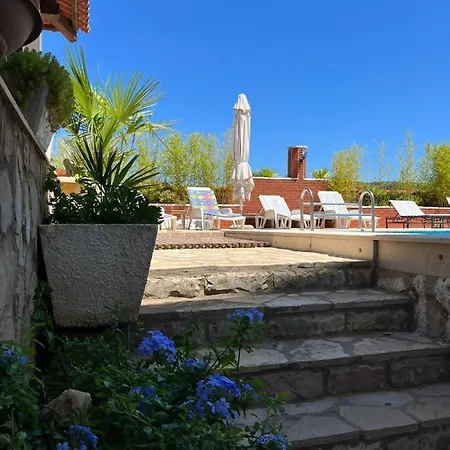 Gorana With Swimming Pool Апартаменты Елса