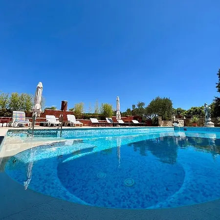 Gorana With Swimming Pool Апартаменты