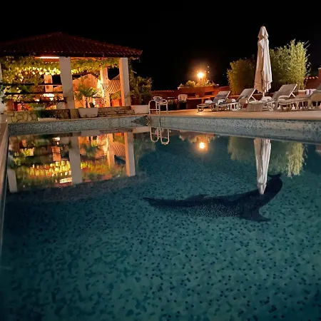 Gorana With Swimming Pool Апартаменты