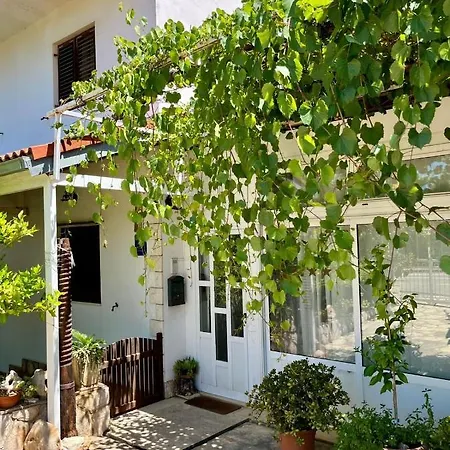 Gorana With Swimming Pool * Jelsa (Hvar)