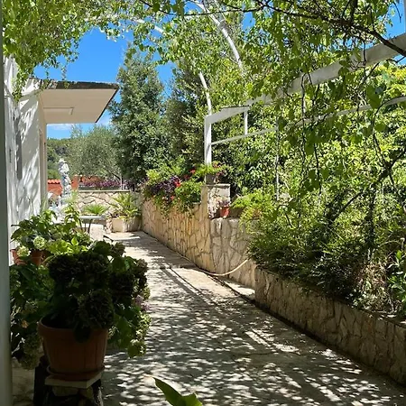 Gorana With Swimming Pool Jelsa (Hvar)