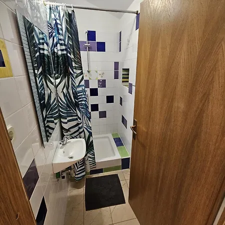 Gorana With Swimming Pool Apartman Jelsa