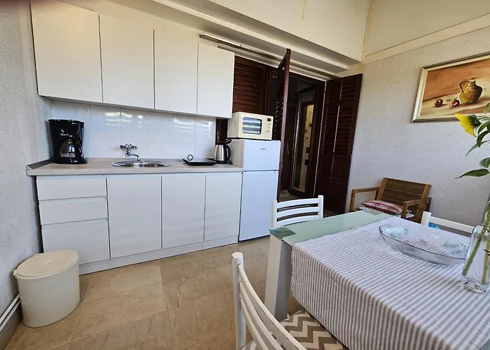 아파트 Gorana With Swimming Pool 젤사