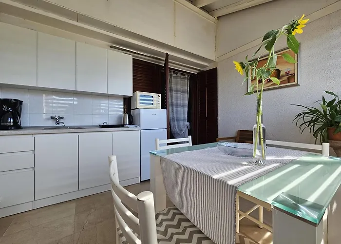 Gorana With Swimming Pool 아파트 *